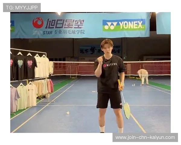 壁球选手反手抽击刁钻无比